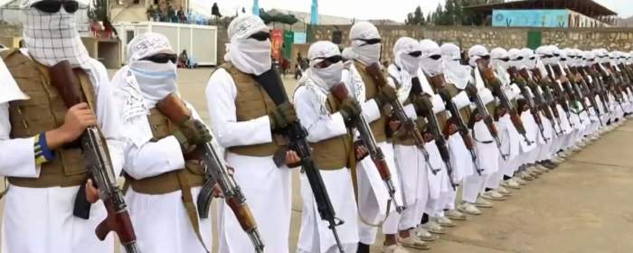(ویدئو) مراسم فارغ التحصیلی جنگجویان انتحاری طالبان  