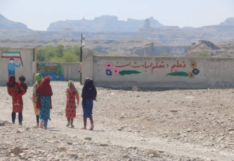 ترک تحصیل دانش آموزان بخاطر نبود جاده های دسترسی / روستای پای پره دیشموک جاده و پل ارتباطی ندارد / انتقاد شدید از راهداری شهرستان کهگیلویه