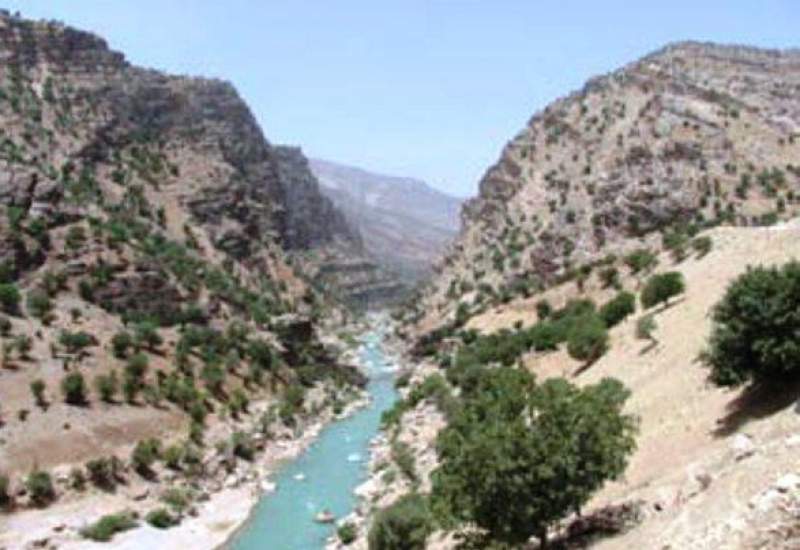 بیانیه‌ی دانشجویان کهگیلویه و بویراحمد در خصوص سد خرسان 3؛  سازمان محیط زیست کشور به‌جای سیاست‌های غلط، غیرقابل جبران و اعمال تصمیمات عجولانه، سلائق شخصی و منفعلانه اقدام به پاسخ‌گویی کند تا سد خرسان ۳ مسیر صحیح خود که توقف آن است را بپیماید