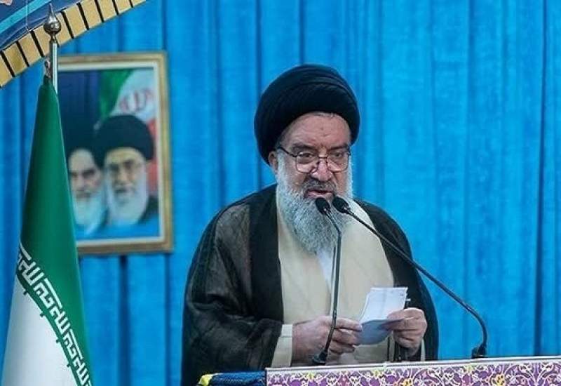 احمد خاتمی، امام جمعه موقت تهران: اگر آمریکا دم از مذاکره می‌زند برای مقابله با نظام است/ معمار تحریم‌ها نوشته سه راه برای مقابله با نظام دارند، سومی مذاکره است/ به فضل خدا یک روز در نماز جمعه جشن شکست آمریکایی‌ها را خواهیم گرفت