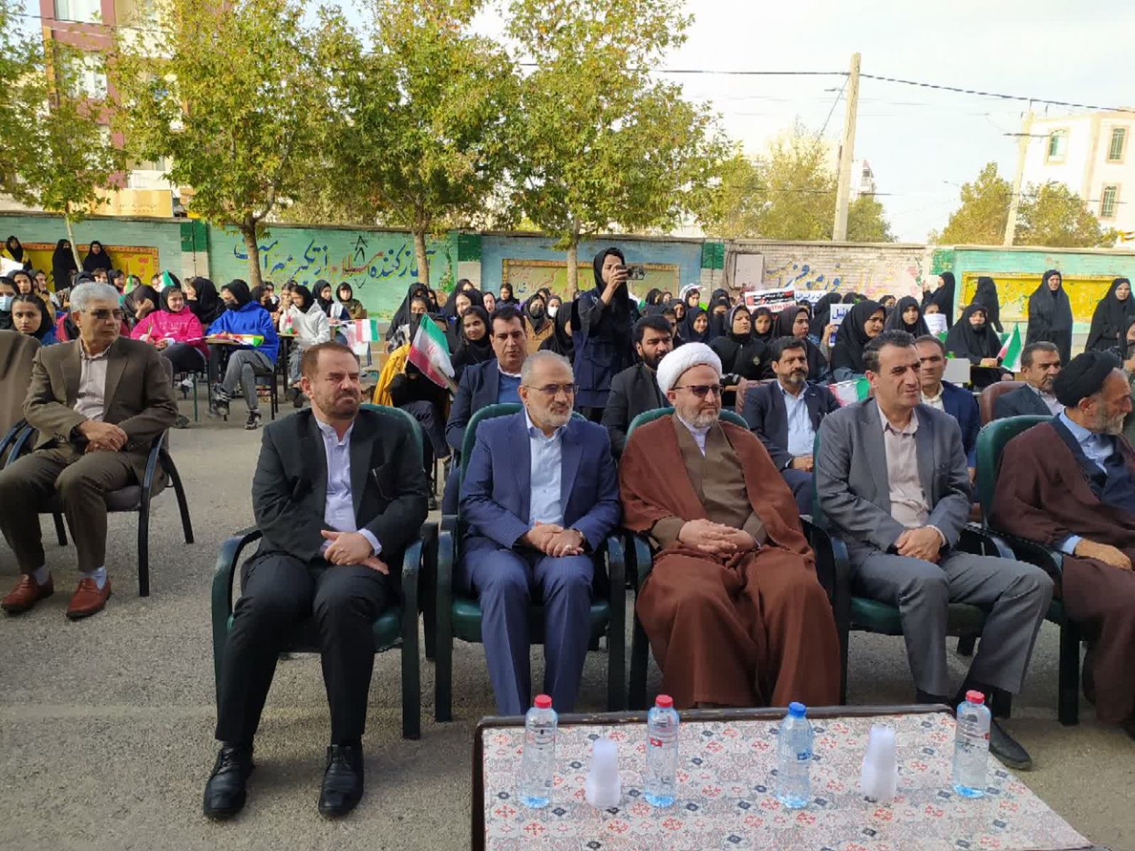 زنگ استکبارستیزی در همه مدارس کهگیلویه وبویراحمد نواخته شد